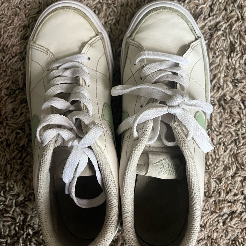 Nike Cream and Green Casual Sneakers